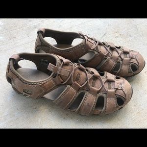 Sketchers brown leather sandals closed toe sz 9